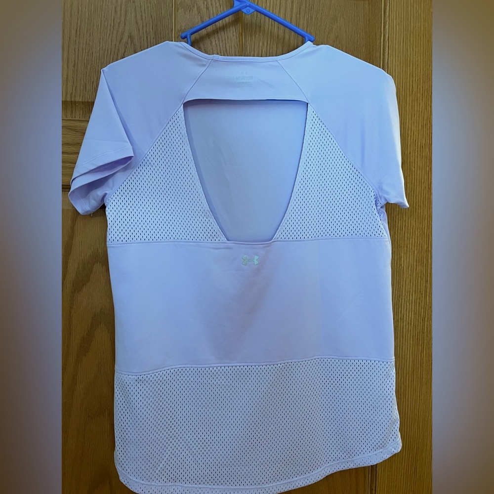 NWT Under Armor DriFit Top with Cut Out Back Size Medium